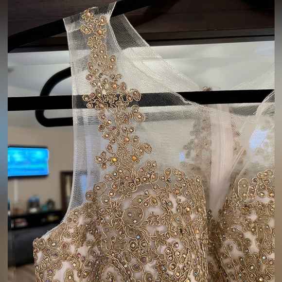 White and gold party or dama dress size M - Picture 2 of 10
